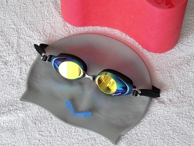 swim-cap-and-goggles